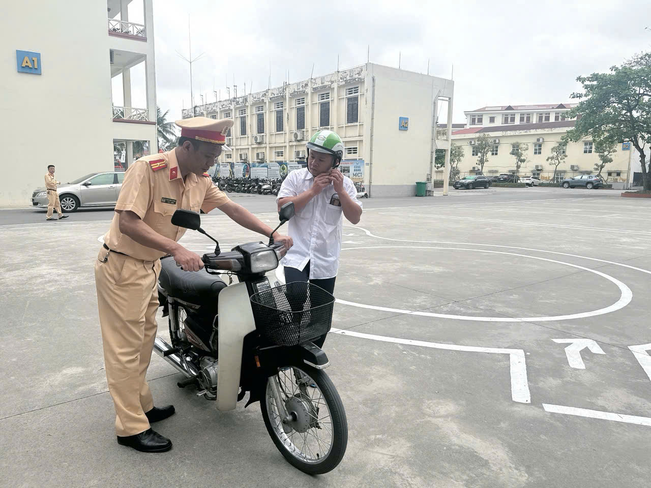 Phòng Cảnh sát giao thông và Phòng An ninh kinh tế: Tuyên truyền an toàn giao thông tại Trường Cao đẳng Hàng hải và Đường thủy I